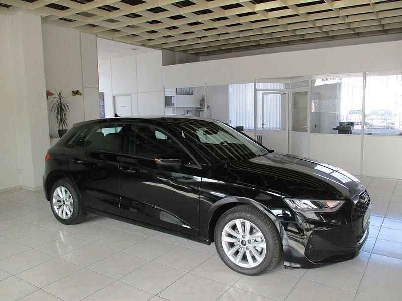 Neu Audi A3 Sport 116 PS (85 kW) 2025 Schwarz Limousine