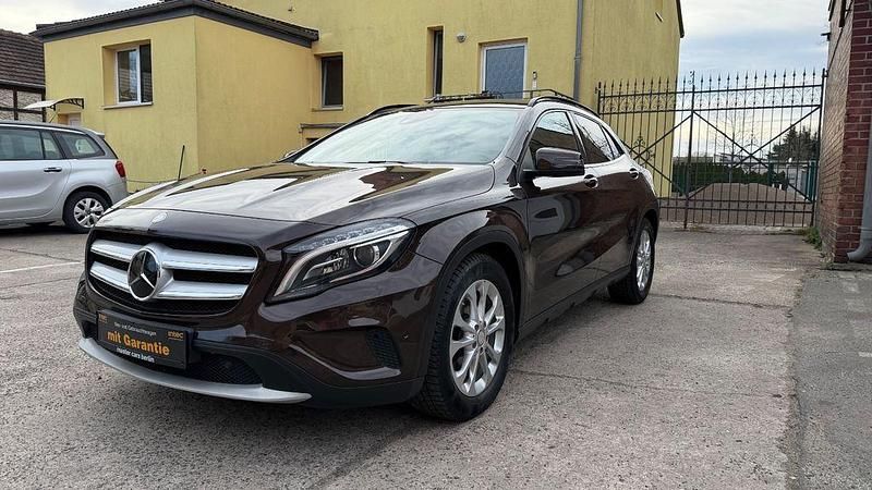 Gebraucht Mercedes GLA200 136 PS (100 kW) 2014 Braun SUV