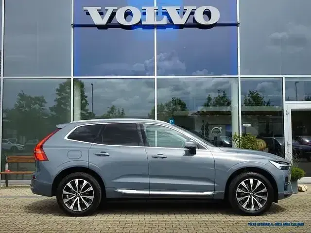 Gebraucht Volvo XC60 Plus 197 PS (144 kW) 2023 Grau SUV