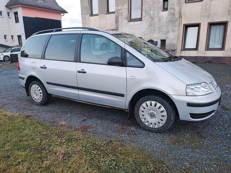 Silber Gebraucht 2001 VW Sharan Basis Van / Kleinbus | 3.850 € - Bild 1/4