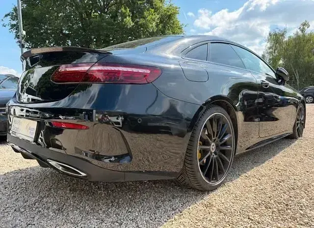 Gebraucht Mercedes E300 AMG 258 PS (189 kW) 2021 Schwarz Coupé