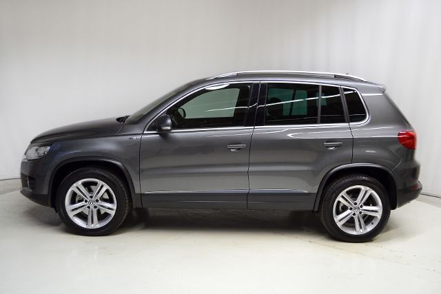 Gebraucht VW Tiguan LOUNGE 150 PS (110 kW) 2016 Grau metallic SUV