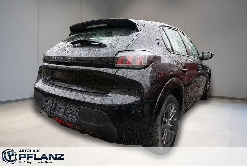 Gebraucht Peugeot e-208 Active 100 kW (136 PS) 2022 Schwarz Kleinwagen