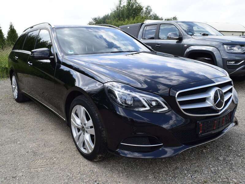 Obsidianschwarz metalliclack Gebraucht 2013 Mercedes E350 Kombi | 10.800 € (Fairer Preis) - Bild 1/4
