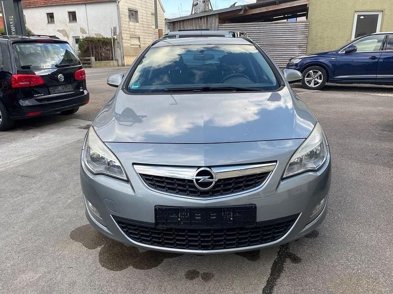 Gebraucht Opel Astra Design Edition 120 PS (88 kW) 2011 Silber Kombi