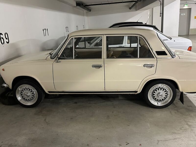 Weiß Gebraucht 1987 Lada 1200 Limousine | 8.500 € - Bild 1/4