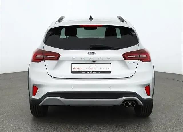 Używany Ford Focus Active 125 KM (91 kW) 2023 Srebrny Sedan/Limuzyna