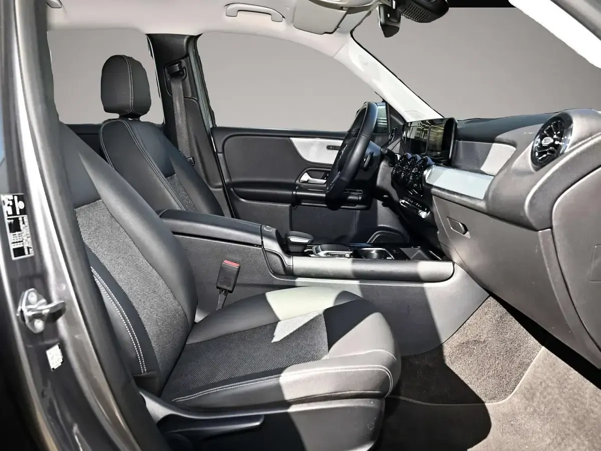 Gebraucht Mercedes GLB200 150 PS (110 kW) 2023 Manufacturer SUV