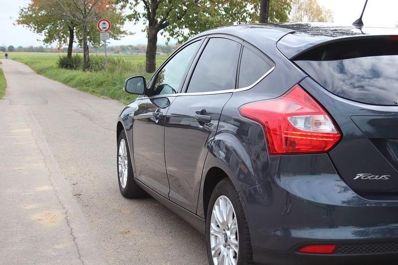Gebraucht Ford Focus Titanium 150 PS (110 kW) 2011 Grau Limousine