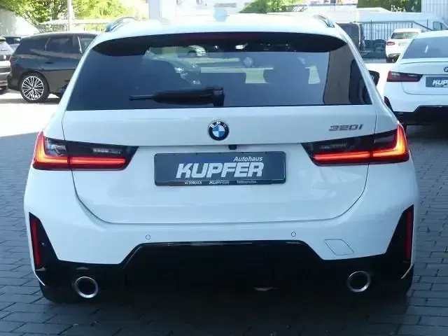 Gebraucht BMW 320 Performance 184 PS (135 kW) 2024 Weiß Limousine