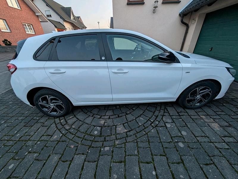 Gebraucht Hyundai i30 159 PS (116 kW) 2021 Weiß Limousine