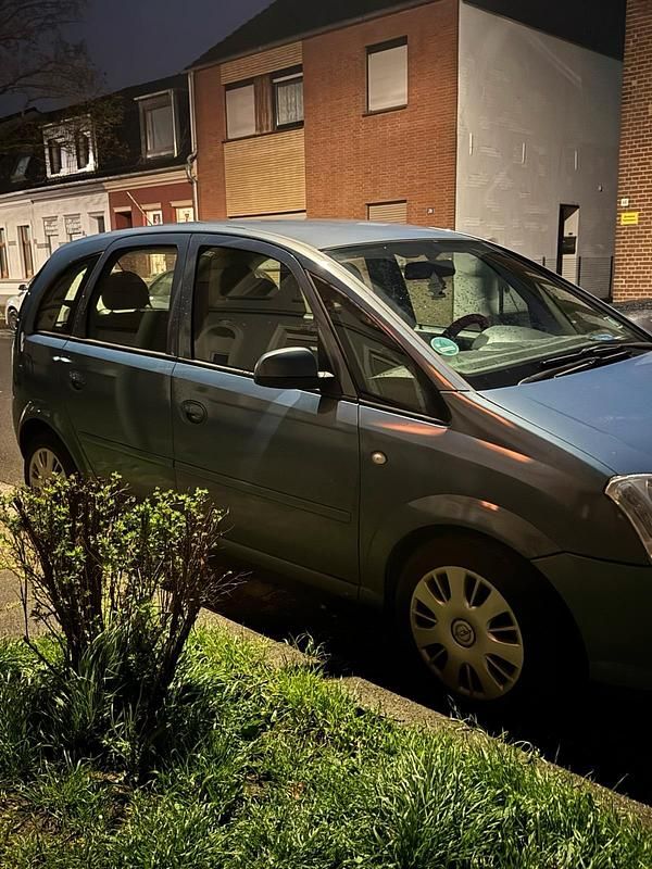 Second-hand Opel Astra 105 CP (77 kW) 2009 Andere farben Hatchback