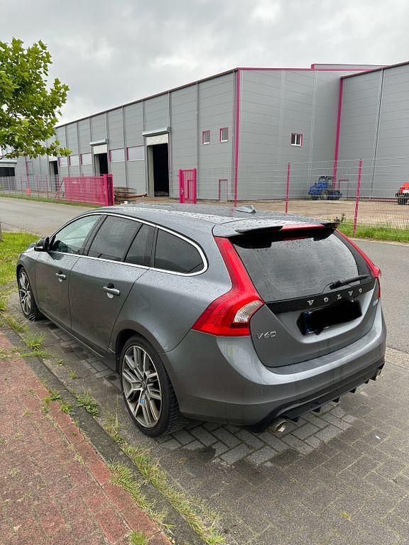Gebraucht Volvo V60 190 PS (139 kW) 2017 Grau Kombi