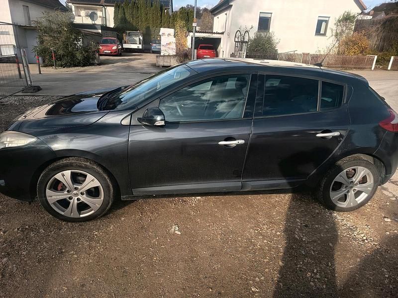 Grau Gebraucht 2010 Renault Mégane III Kleinwagen | 1.500 € (Superpreis) - Bild 1/4