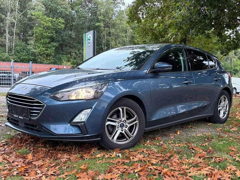 Silber Gebraucht 2019 Ford Focus Limousine | 10.799 € (Superpreis) - Bild 1/4