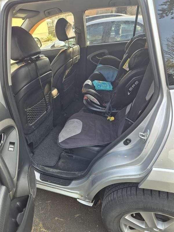 Gebraucht 2006 Toyota RAV4 Executive SUV | 3.800 € (Teuer) - Bild 1/4