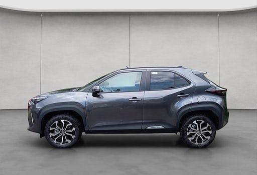 Neu Toyota Yaris Cross 130 PS (95 kW) 2025 Grau SUV