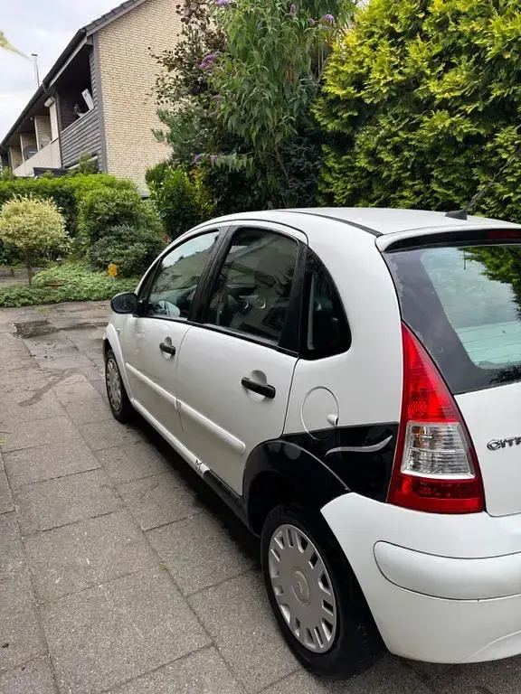 Gebraucht Citroën C3 Advance 60 PS (44 kW) 2009 Weiß Limousine