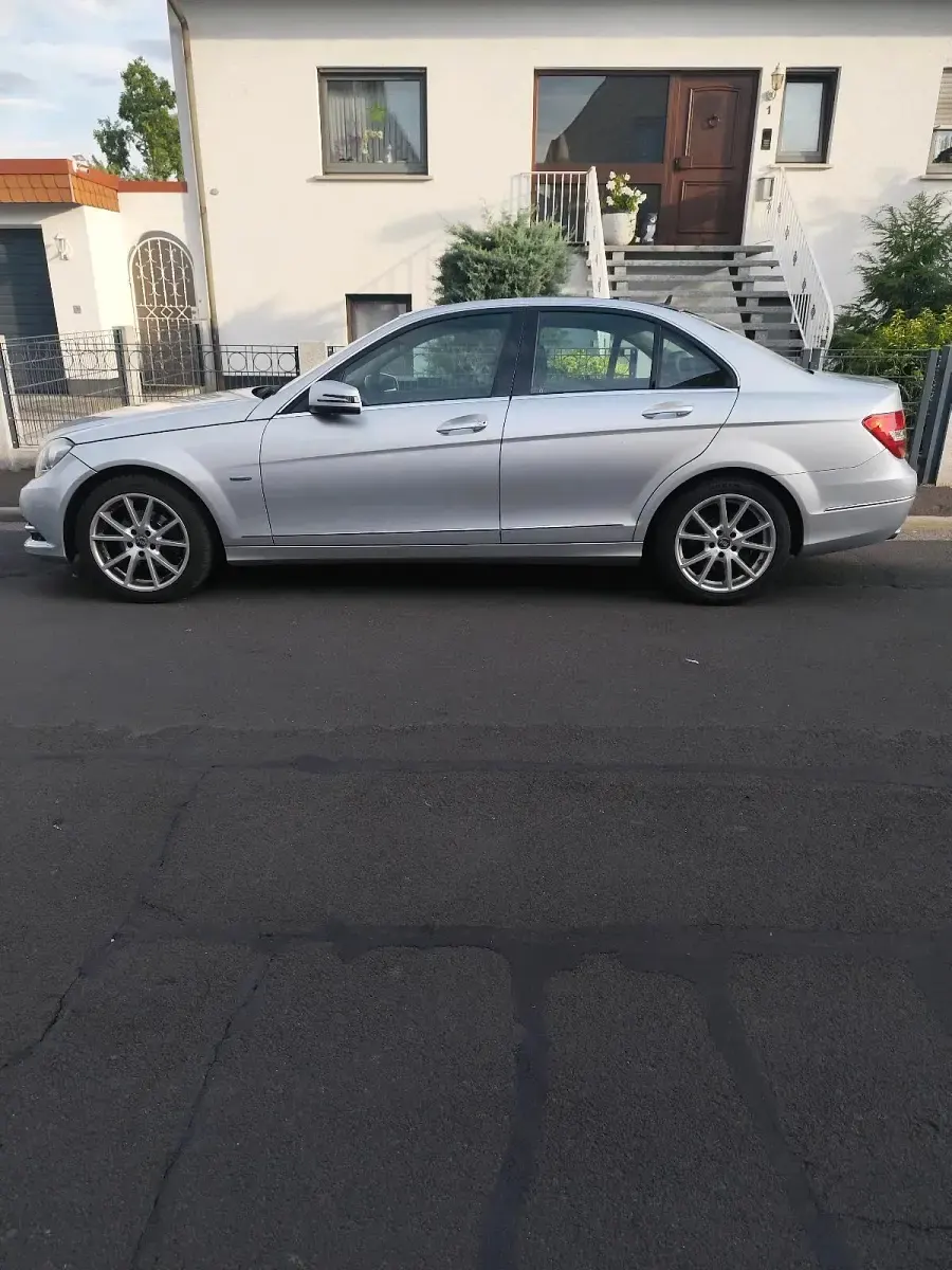 Gebraucht Mercedes C220 Avantgarde 170 PS (125 kW) 2011 Silber Limousine