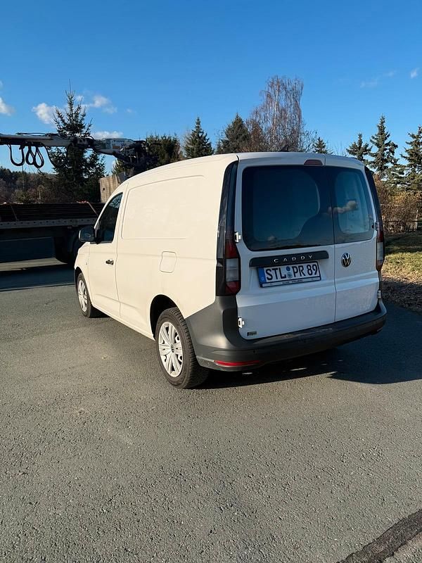 Gebraucht VW Caddy 102 PS (75 kW) 2022 Weiß Van / Kleinbus