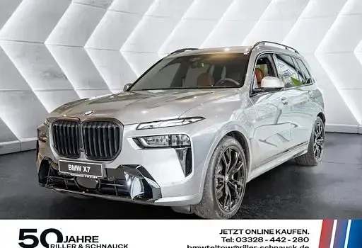 Neu BMW X7 352 PS (258 kW) 2026 Grau SUV