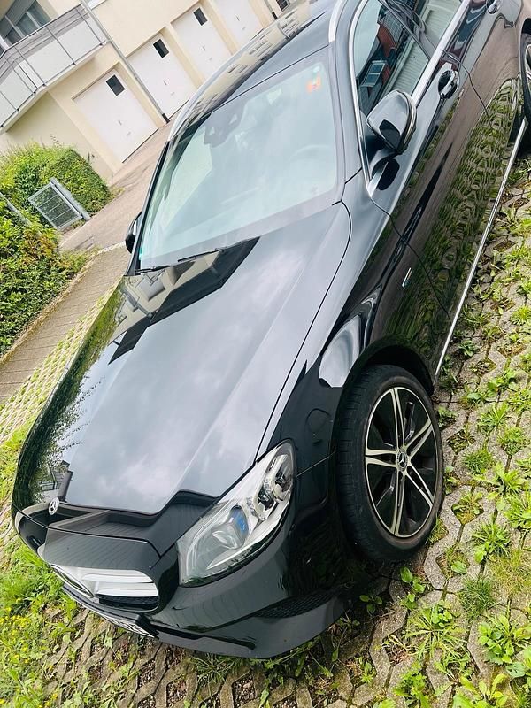 Schwarz Gebraucht 2020 Mercedes C300 Kombi | 25.000 € (Superpreis) - Bild 1/4