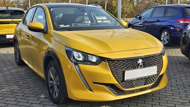 Gelb Gebraucht 2020 Peugeot e-208 Allure Kleinwagen | 16.989 € (Etwas zu teuer) - Bild 1/4