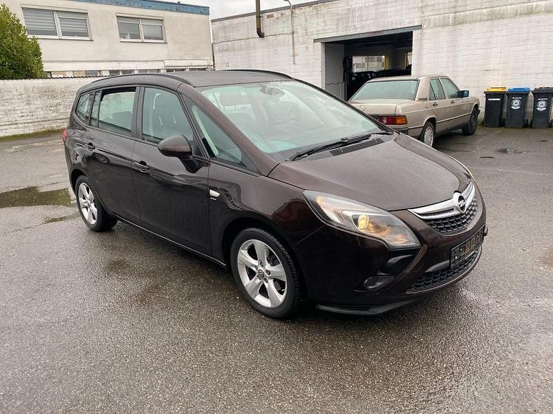 Braun Gebraucht 2016 Opel Zafira Tourer drive Van / Kleinbus | 8.200 € (Guter Preis) - Bild 1/4