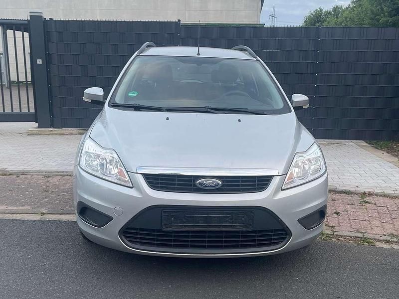 Grau Gebraucht 2010 Ford Focus Style Kombi | 4.399 € (Fairer Preis) - Bild 1/4