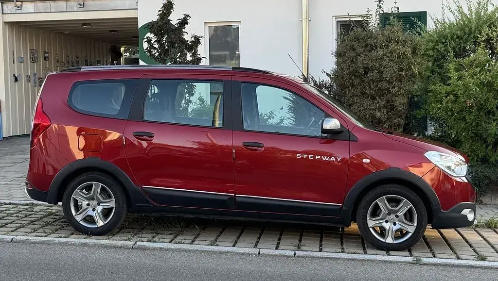 Gebraucht Dacia Lodgy Stepway 131 PS (96 kW) 2019 Rot Van / Kleinbus
