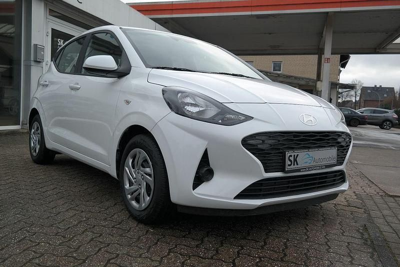 Gebraucht Hyundai i10 Select 63 PS (46 kW) 2024 Weiß Kleinwagen