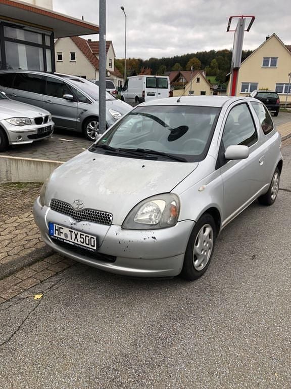 Silber Gebraucht 2000 Toyota Yaris Luna Limousine | 999 € (Guter Preis) - Bild 1/4