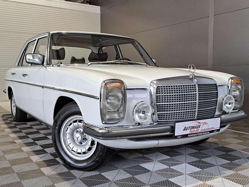 Weiß Gebraucht 1974 Mercedes 230 Limousine | 13.970 € - Bild 1/4