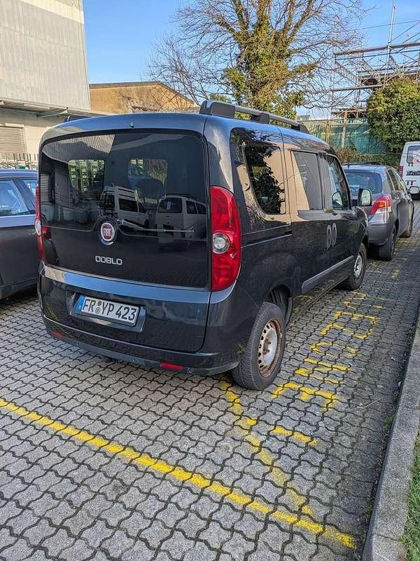 Gebraucht Fiat Doblò 105 PS (77 kW) 2014 Schwarz Van / Kleinbus