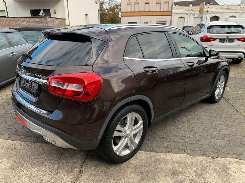 Gebraucht Mercedes GLA250 211 PS (155 kW) 2014 Braun (metallic) SUV