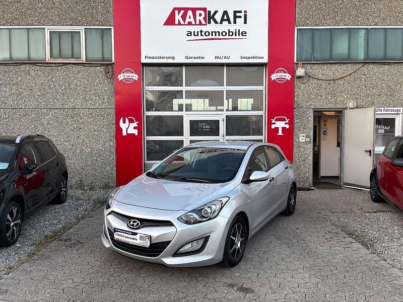 Silber Gebraucht 2013 Hyundai i30 Classic Kombi | 7.300 € (Etwas zu teuer) - Bild 1/4