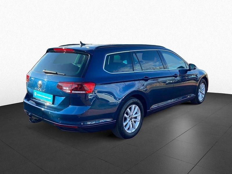 Gebraucht VW Passat Business 150 PS (110 kW) 2023 Aquamarinblau metallic Kombi