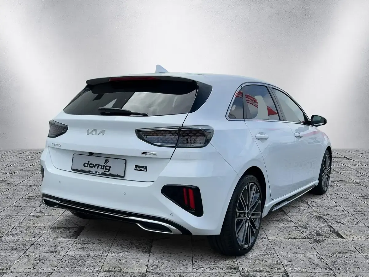Neu Kia Ceed GT-Line 140 PS (102 kW) 2025 Weiß Kleinwagen