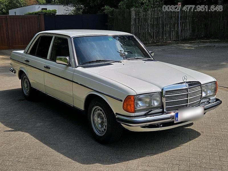 Weiß Gebraucht 1979 Mercedes E280 Limousine | 18.499 € - Bild 1/4