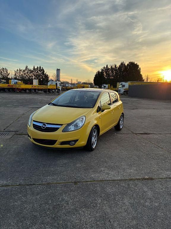 Gelb Gebraucht 2009 Opel Corsa Limousine | 3.300 € (Etwas zu teuer) - Bild 1/4