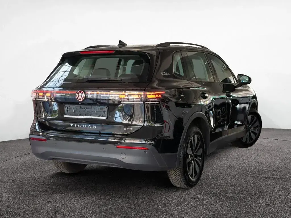 Gebraucht VW Tiguan Goal 150 PS (110 kW) 2025 Schwarz SUV