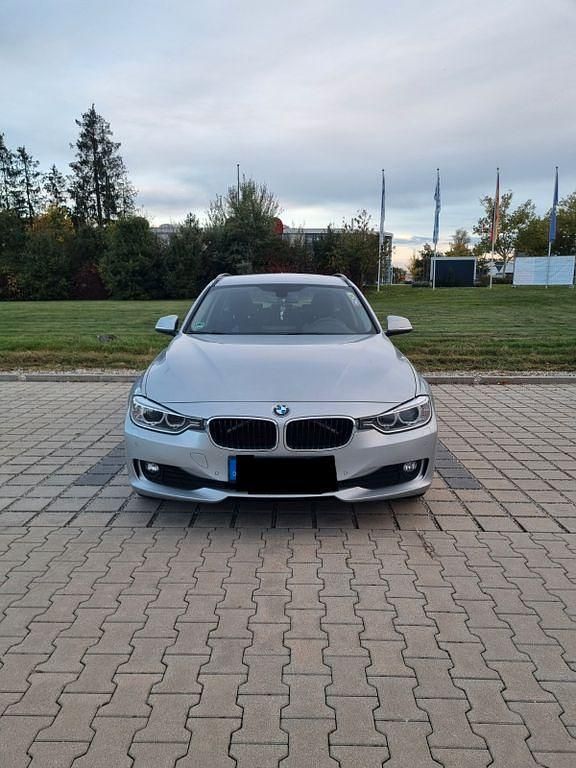 Silber Gebraucht 2012 BMW 320 Kombi | 9.350 € (Fairer Preis) - Bild 1/4