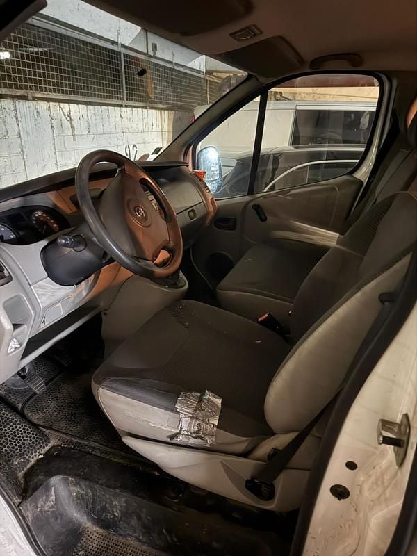 Second-hand Opel Vivaro 90 CP (66 kW) 2008 Alb Monovolum