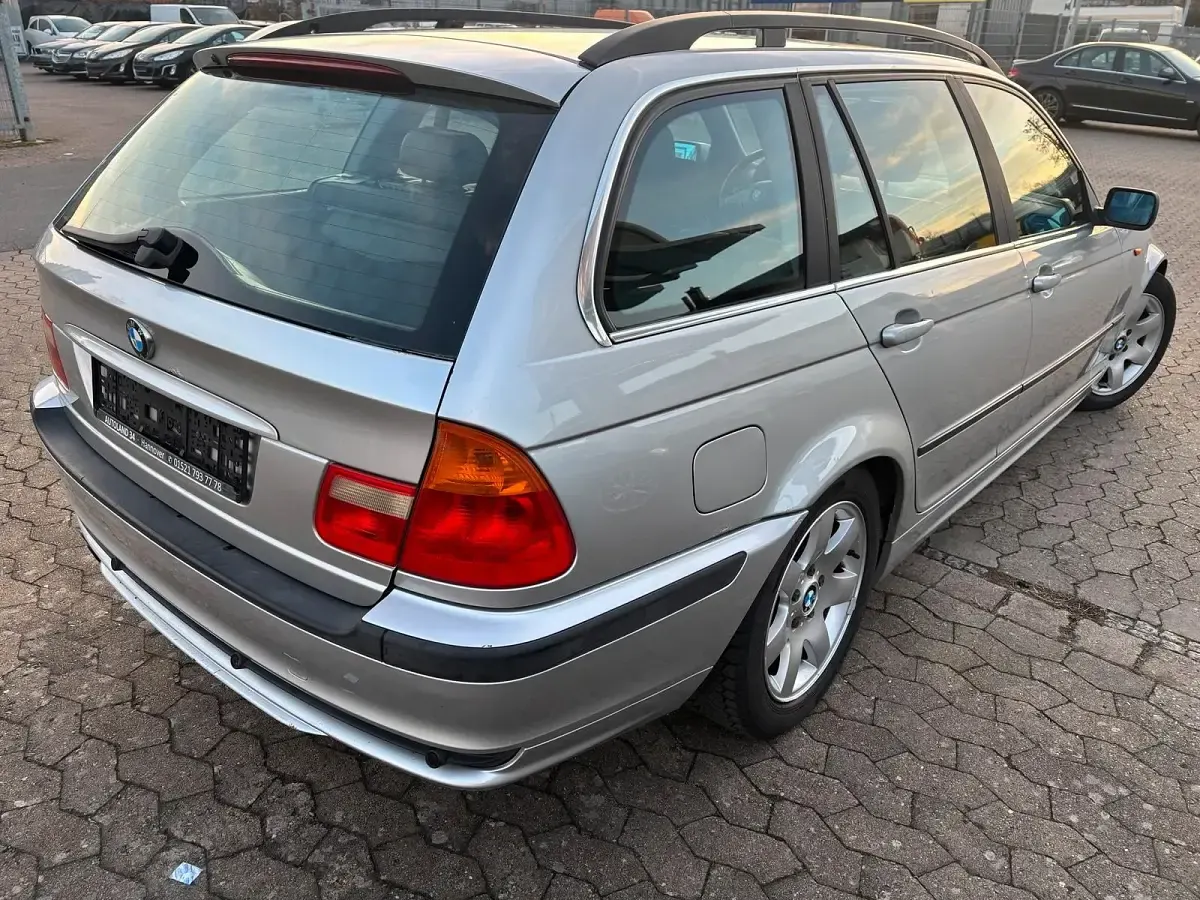 Gebraucht BMW 320 Basis 170 PS (125 kW) 2001 Silber Kombi