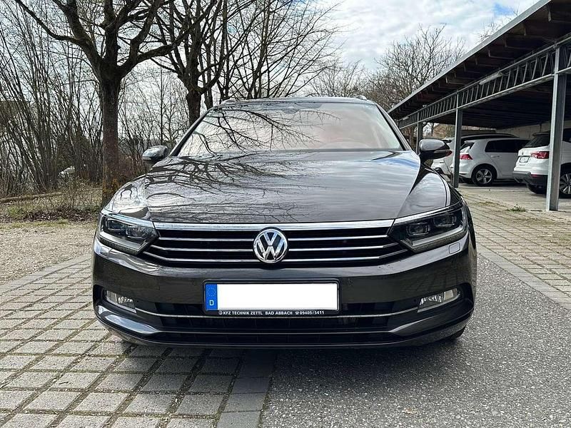 Gebraucht VW Passat Comfortline 150 PS (110 kW) 2015 Braun Kombi