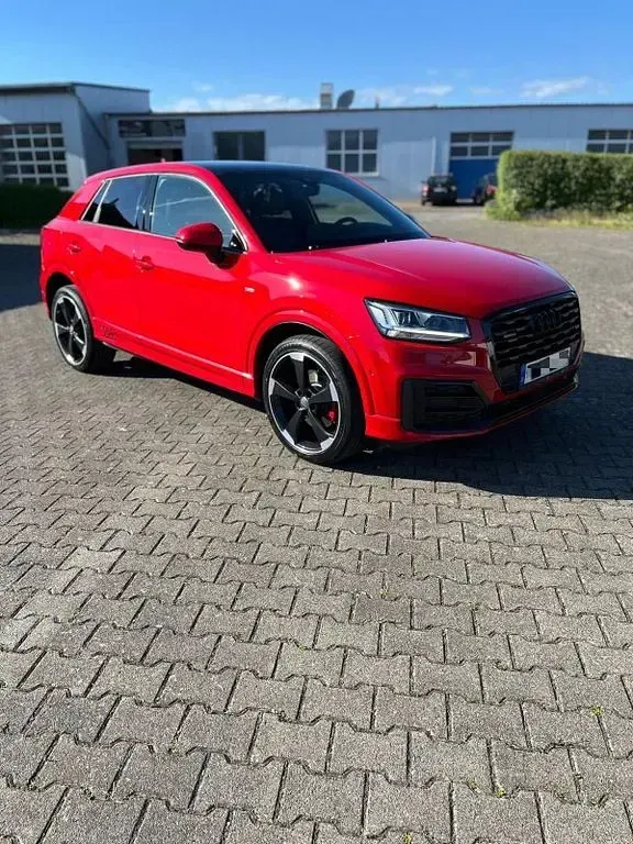 Gebraucht Audi Q2 Ambiente 200 PS (147 kW) 2018 Rot SUV