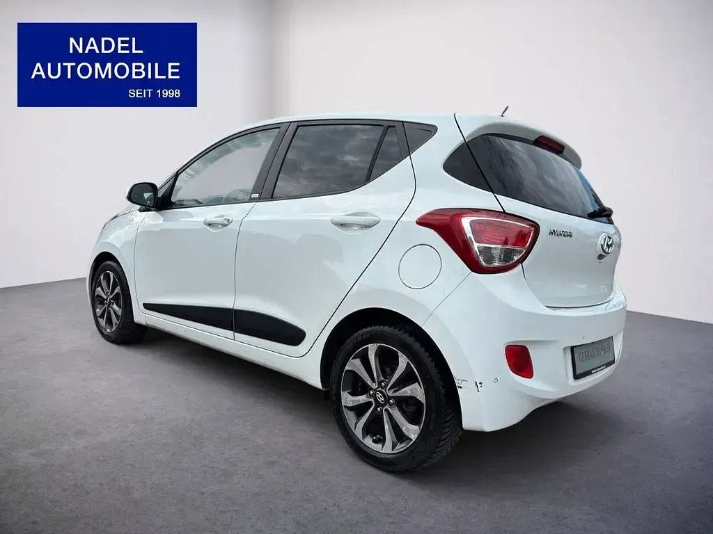 Gebraucht Hyundai i10 Passion 87 PS (63 kW) 2016 Weiß Kleinwagen
