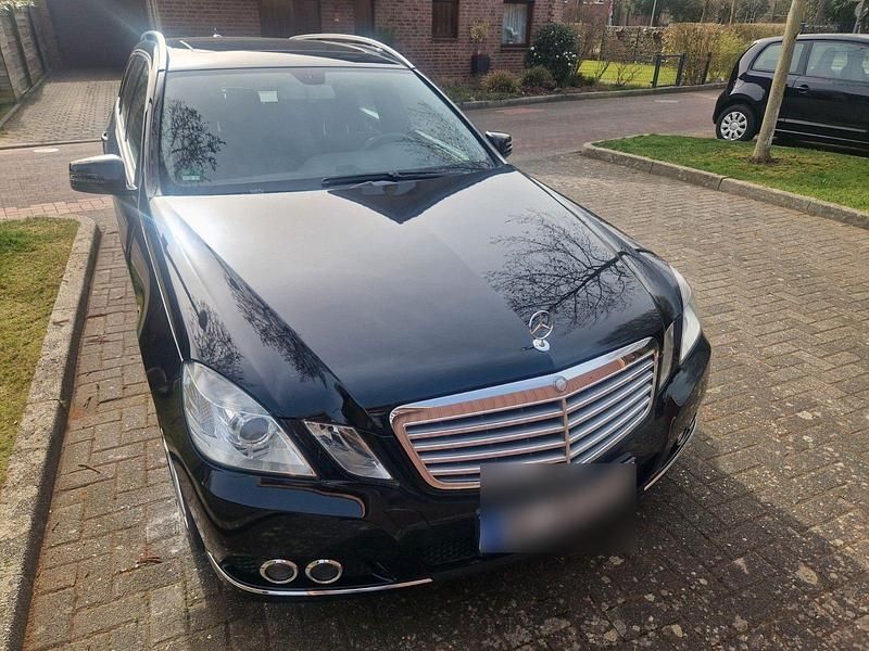 Gebraucht Mercedes E200 Elegance 184 PS (135 kW) 2011 Schwarz Kombi