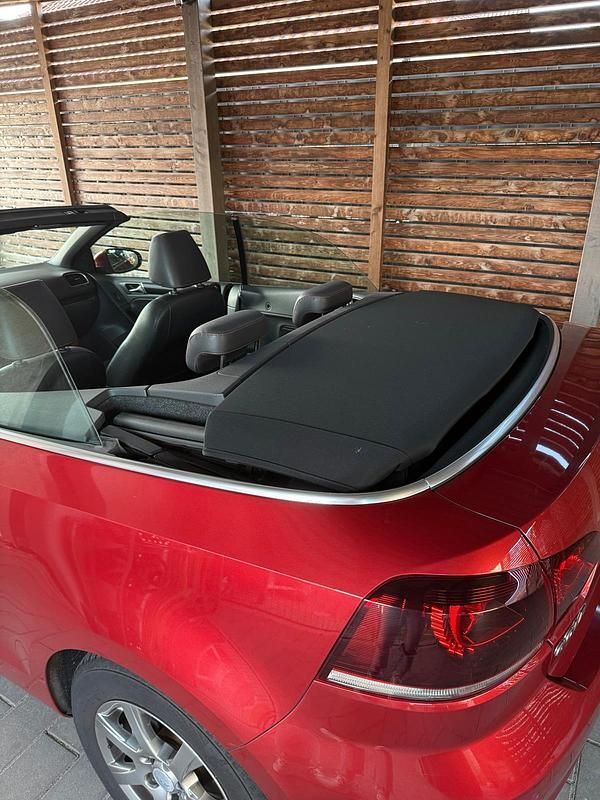 Second-hand VW Golf 105 CP (77 kW) 2011 Roșu Cabrio