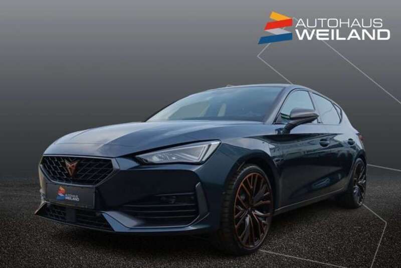 Magnetic grau metallic Gebraucht 2024 Cupra Leon VZ Limousine | 40.400 € (Etwas zu teuer) - Bild 1/4